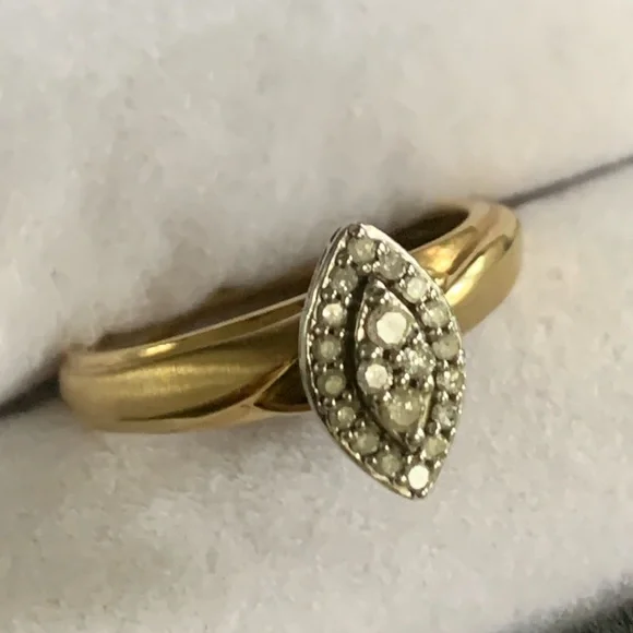 10k gold and diamond ring - Picture 1 of 3